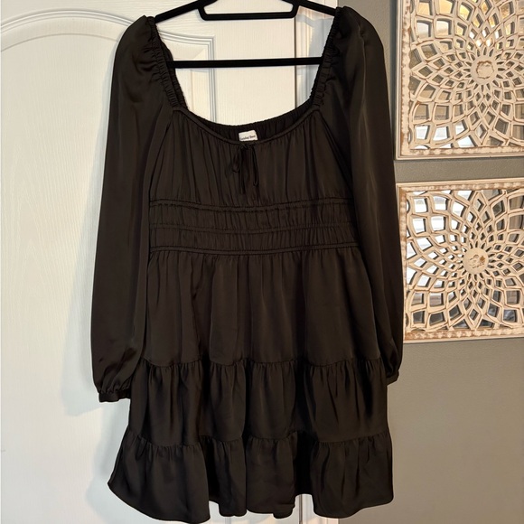 Aritzia | Sunday Best Martine Satin Longsleeve Dress - Picture 6 of 12